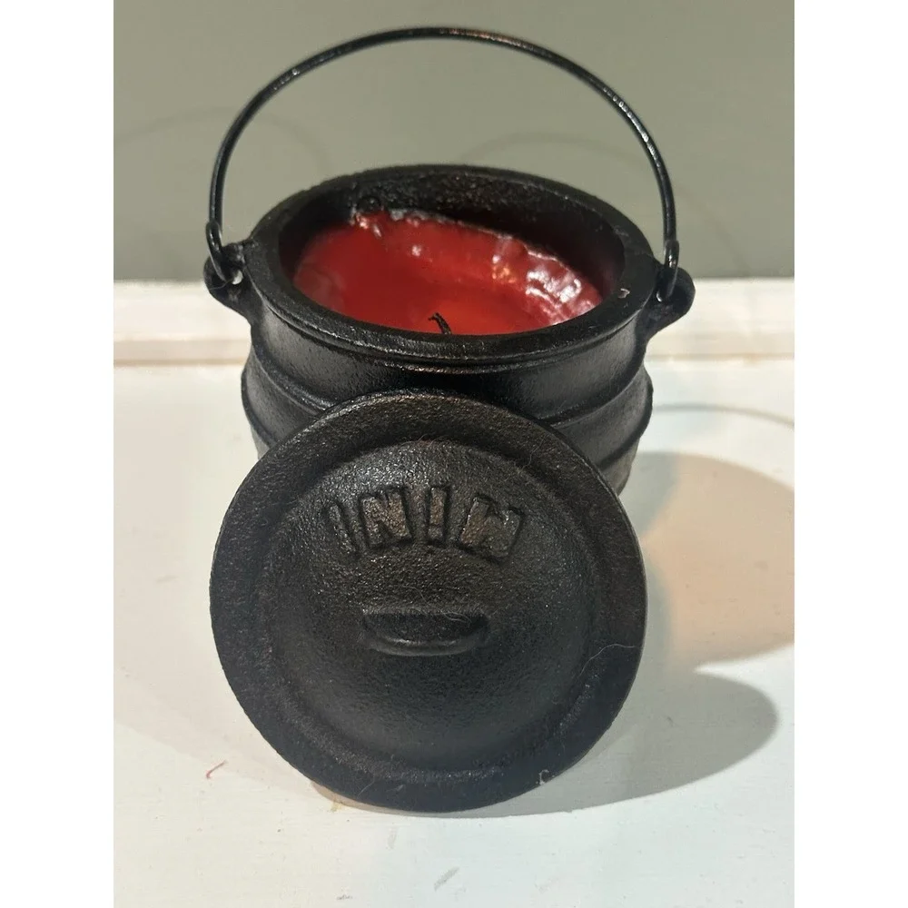 INIW Mini Cauldron Candle